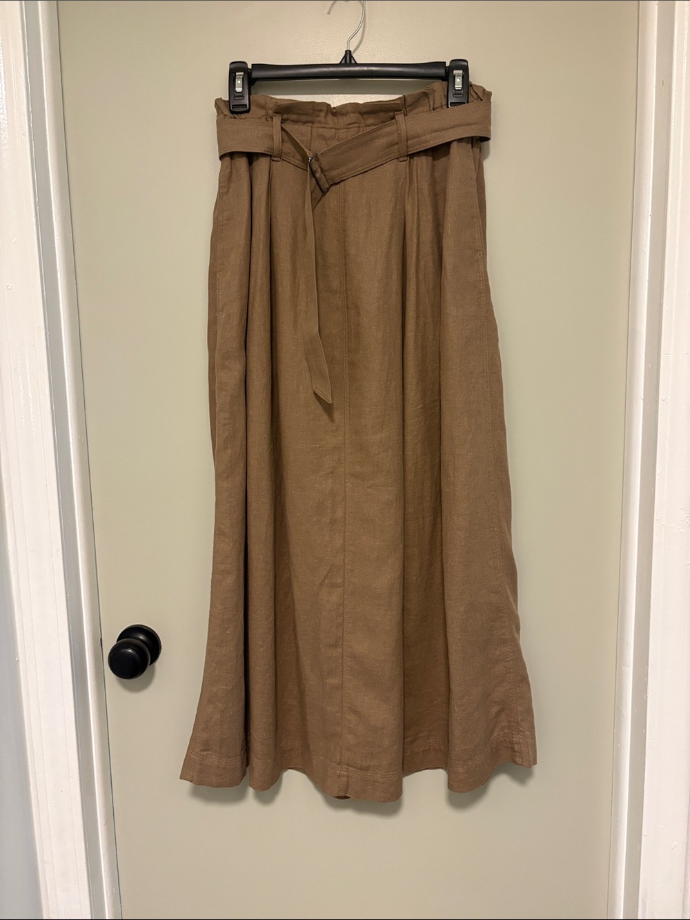 Uniqlo linen blend maxi skirt with pockets. Size S